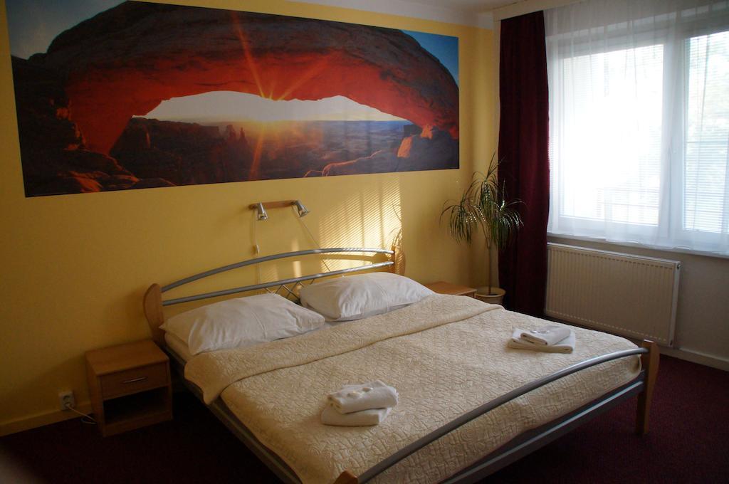 Hotel Krystal Hodonín الغرفة الصورة