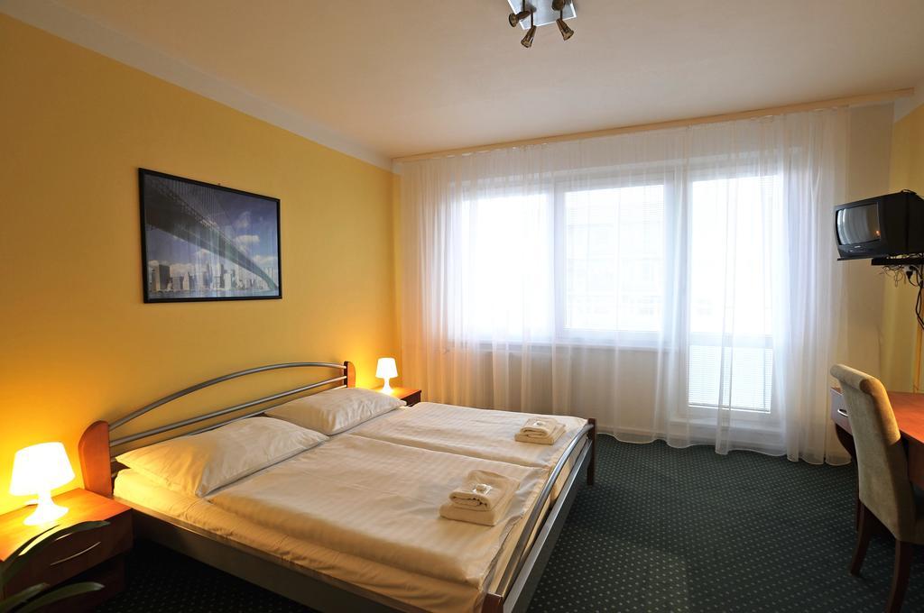 Hotel Krystal Hodonín المظهر الخارجي الصورة