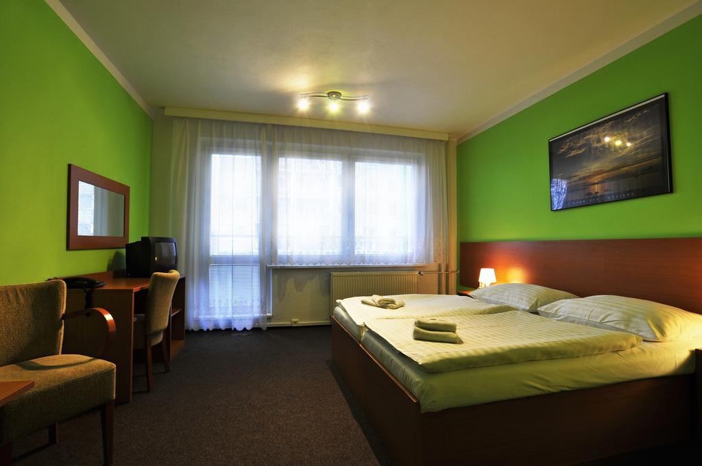 Hotel Krystal Hodonín المظهر الخارجي الصورة