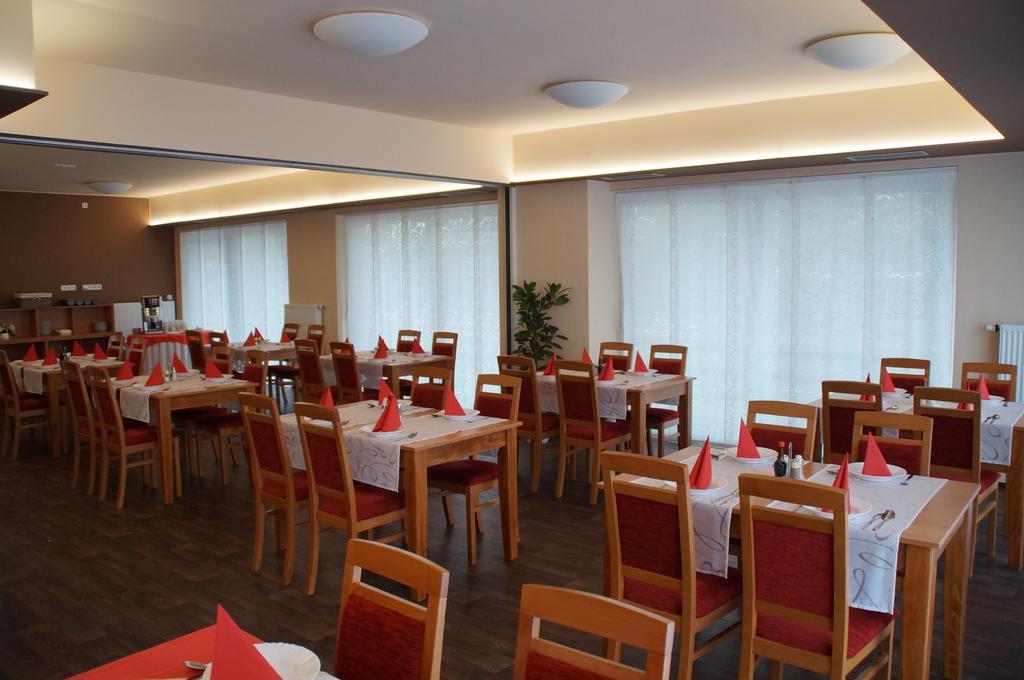 Hotel Krystal Hodonín المظهر الخارجي الصورة