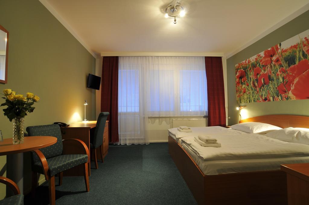 Hotel Krystal Hodonín المظهر الخارجي الصورة