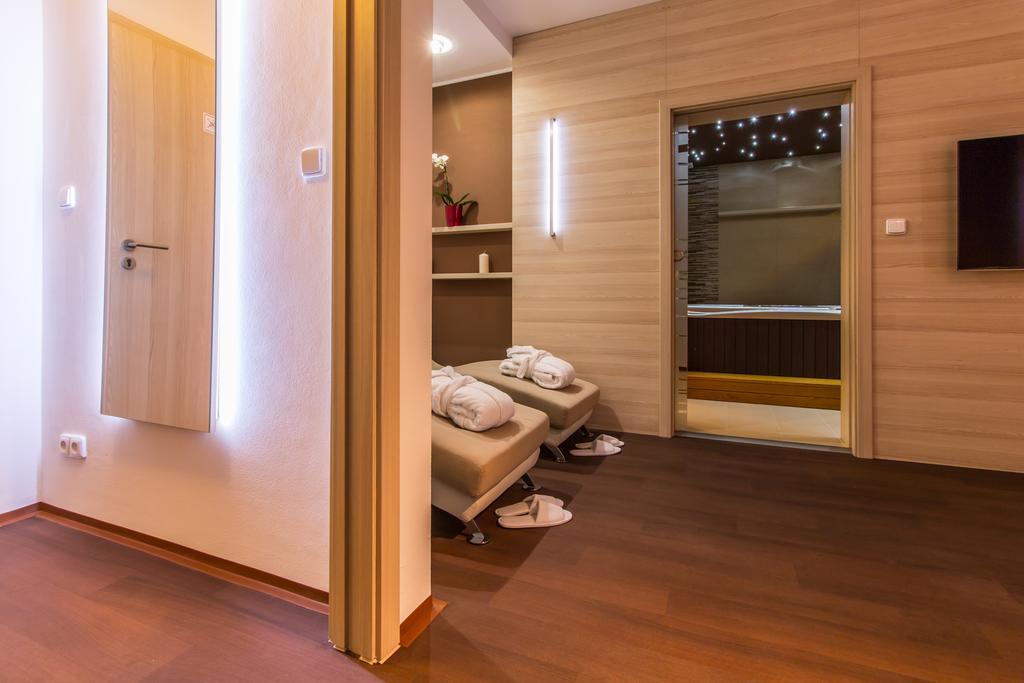 Hotel Krystal Hodonín المظهر الخارجي الصورة