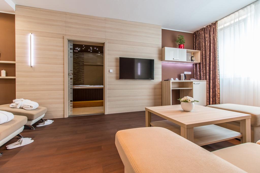 Hotel Krystal Hodonín المظهر الخارجي الصورة