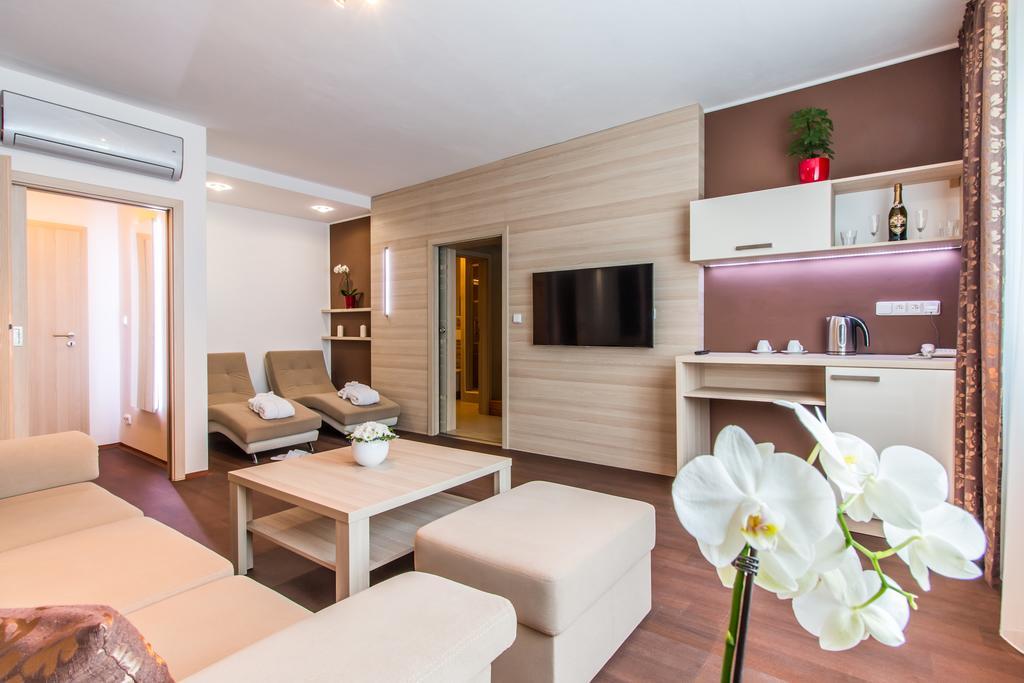 Hotel Krystal Hodonín المظهر الخارجي الصورة