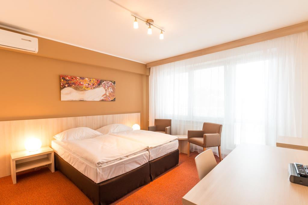 Hotel Krystal Hodonín المظهر الخارجي الصورة